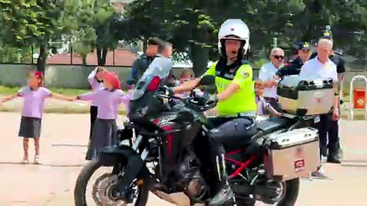 Jandarmadan miniklere çevre dersi