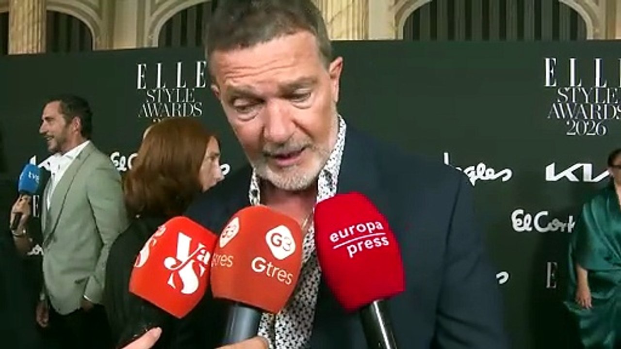 Antonio Banderas se rinde ante León XIV en su llegada a España: "Tiene personalidad y carácter"