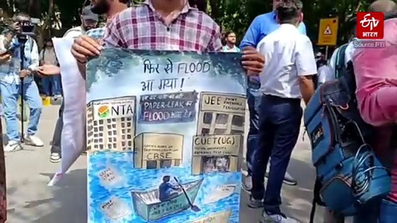 सोशल मीडिया से सड़क तक… कौन हैं अभिजीत दीपके, जिन्होंने ‘कॉकरोच जनता पार्टी’ को बना दिया युवाओं की आवाज?