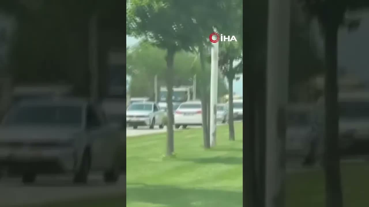 Ters şeritten giden otomobil, trafiği böyle kilitledi