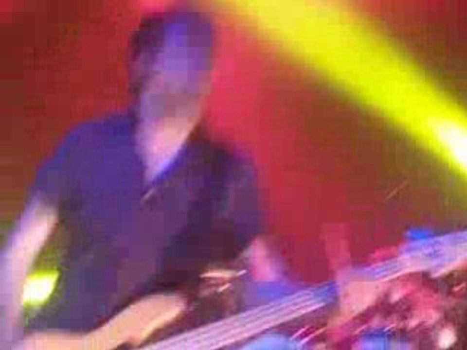 PARAMORE-BATACLAN-MISERY BUSINESS-Haute definition