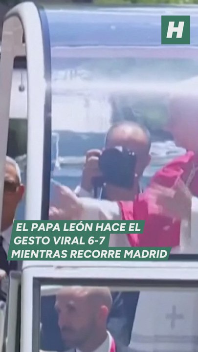 El papa León XIV hace el gesto viral "6-7" en su visita a Madrid