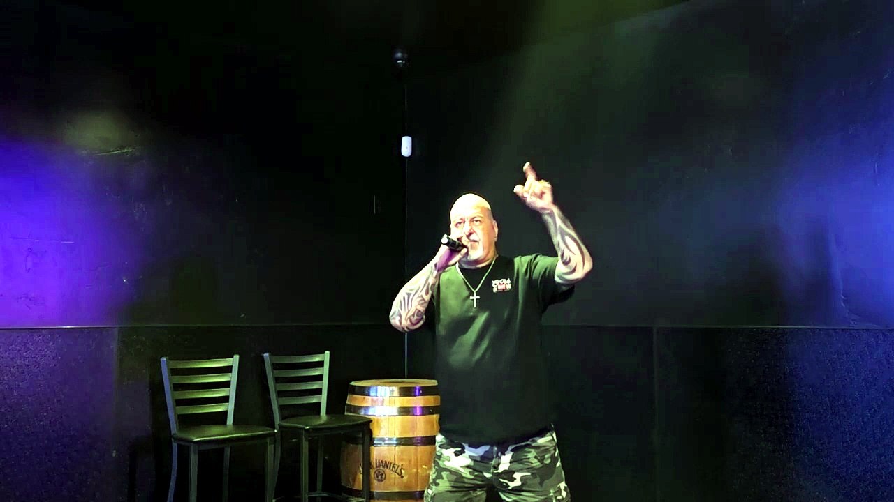 MOTLEY CRUE - DR. FEELGOOD (PERFORMED LIVE AT THE WESTERNER)
