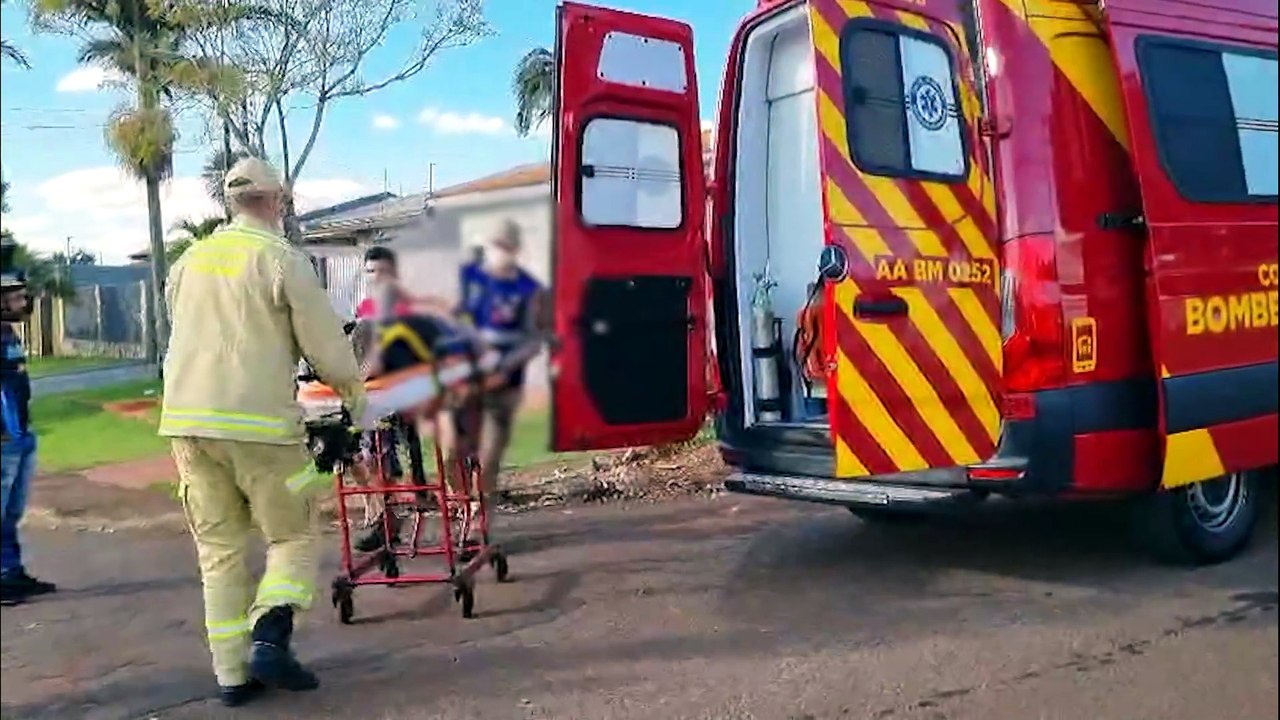 Mulher fica ferida após colisão entre Sandero e Honda Biz no Bairro Santo Onofre