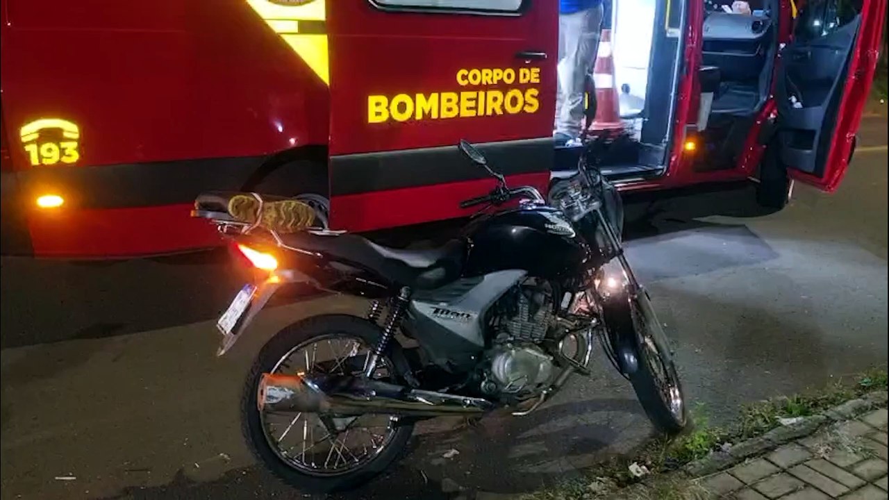 Entregador fica ferido após colisão com carro no Bairro Santa Cruz