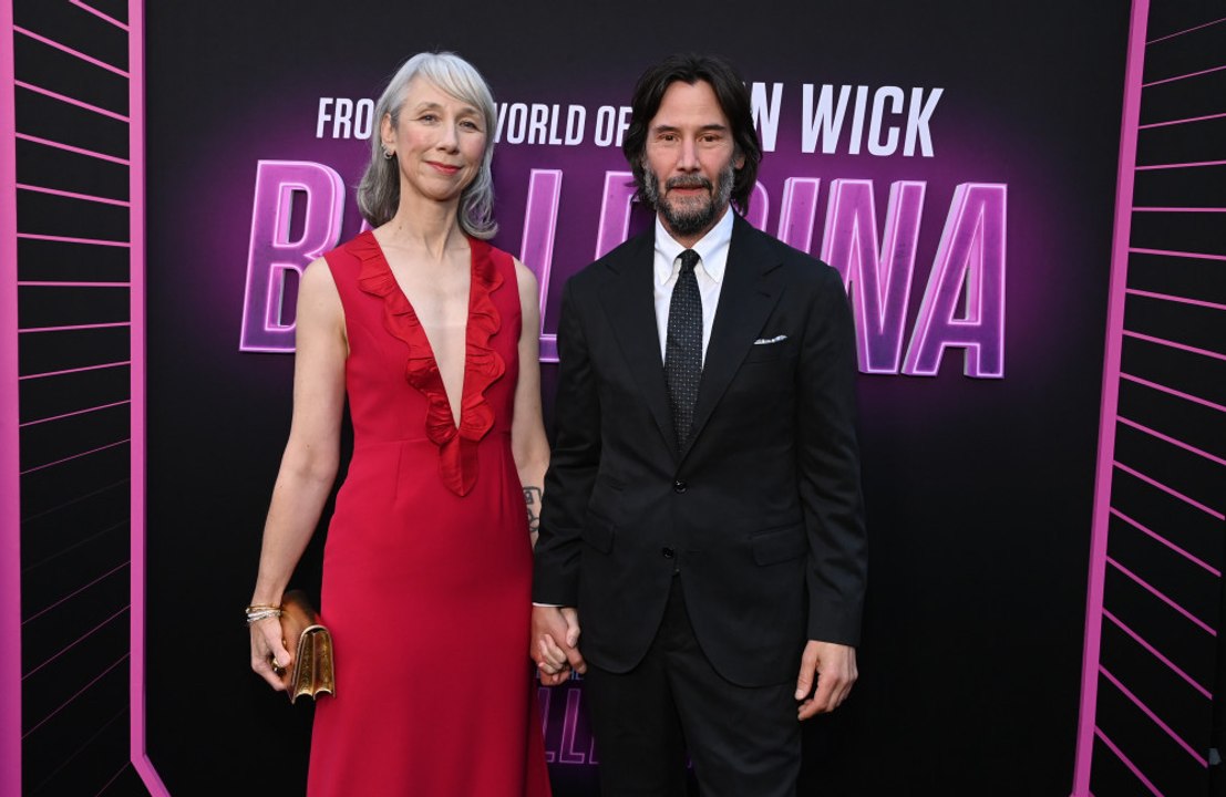 キアヌ・リーブス、恋人を「愛しやすい人」と称賛