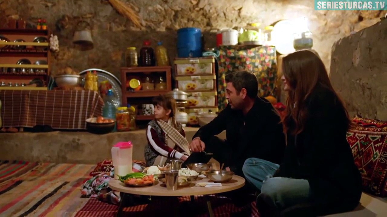 Uzak Sehir Capítulo 53 | Ciudad Lejana | Novela Turca en Español