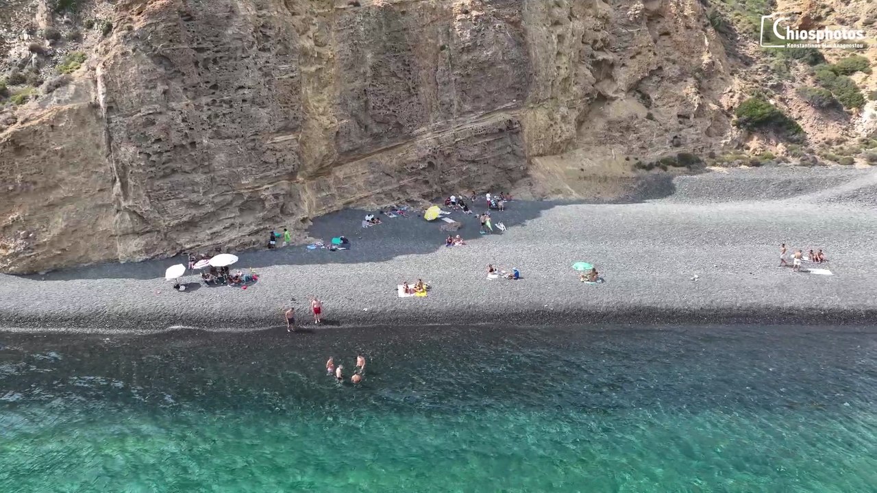 Μαύρα βόλια - Μία από τις πιο φημισμένες παραλίες της Ελλάδας