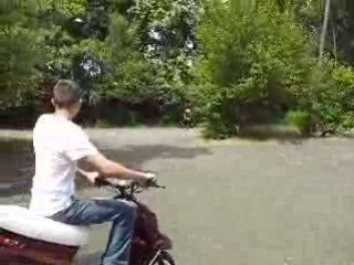 spirite72 : avec le scoot a mon benou !