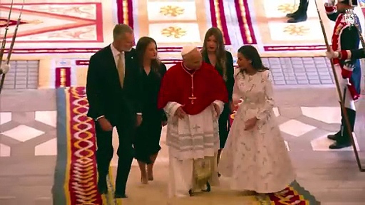 Así ha sido el encuentro privado de los reyes y sus hijas con León XIV