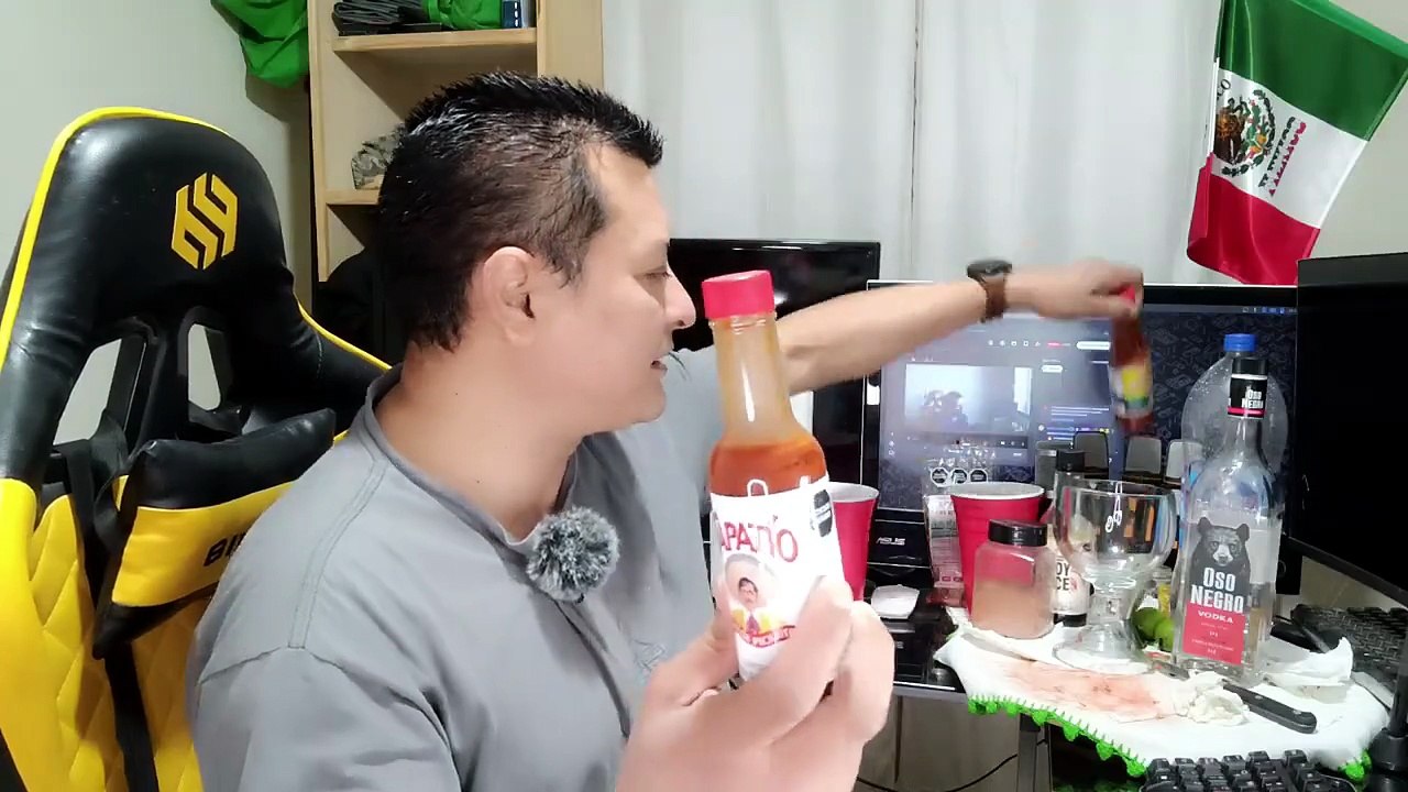 Estrenando Copa Nueva bebiendo vodka oso negro y platicando mi catarsis a la comanchada bien agusto