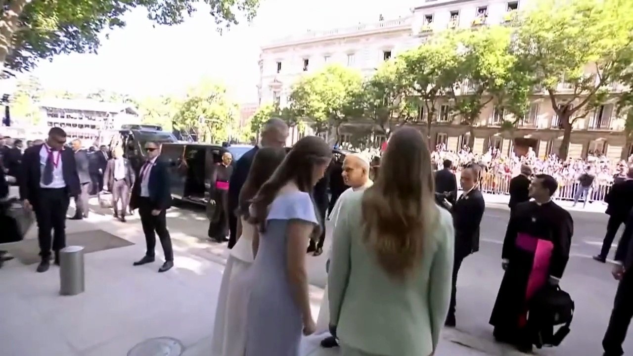 El Papa se encuentra con los Reyes en Cibeles para la Santa Misa