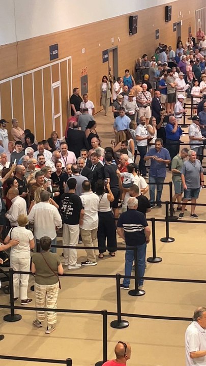 El momento en que Florentino Pérez vota en Valdebebas