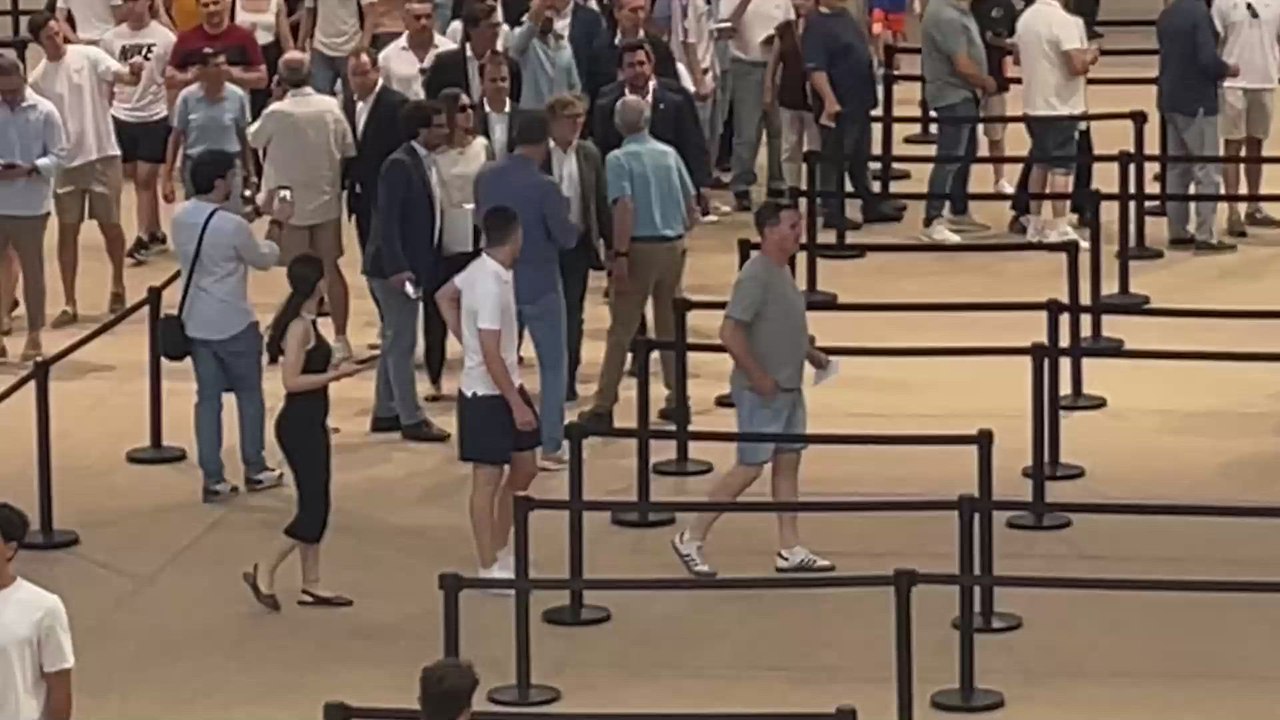 El momento en que Enrique Riquelme vota