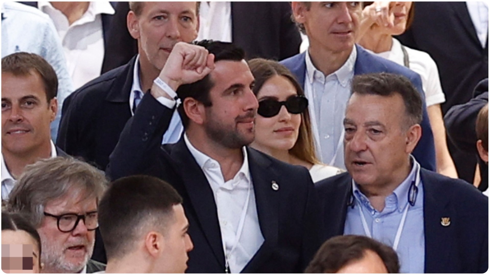 ¡Puño en alto de Enrique Riquelme!: así ejerció su voto el candidato en las elecciones del Real Madrid