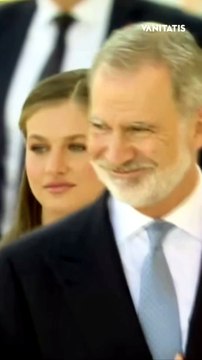 Así ha sido la llegada de los reyes Felipe y Letizia, junto con sus hijas, la princesa Leonor y la infanta Sofía, al altar de la Santa Misa
