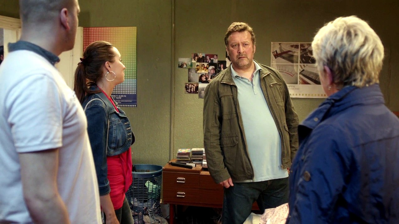 Him and Her S03E03 The Happy Couple
