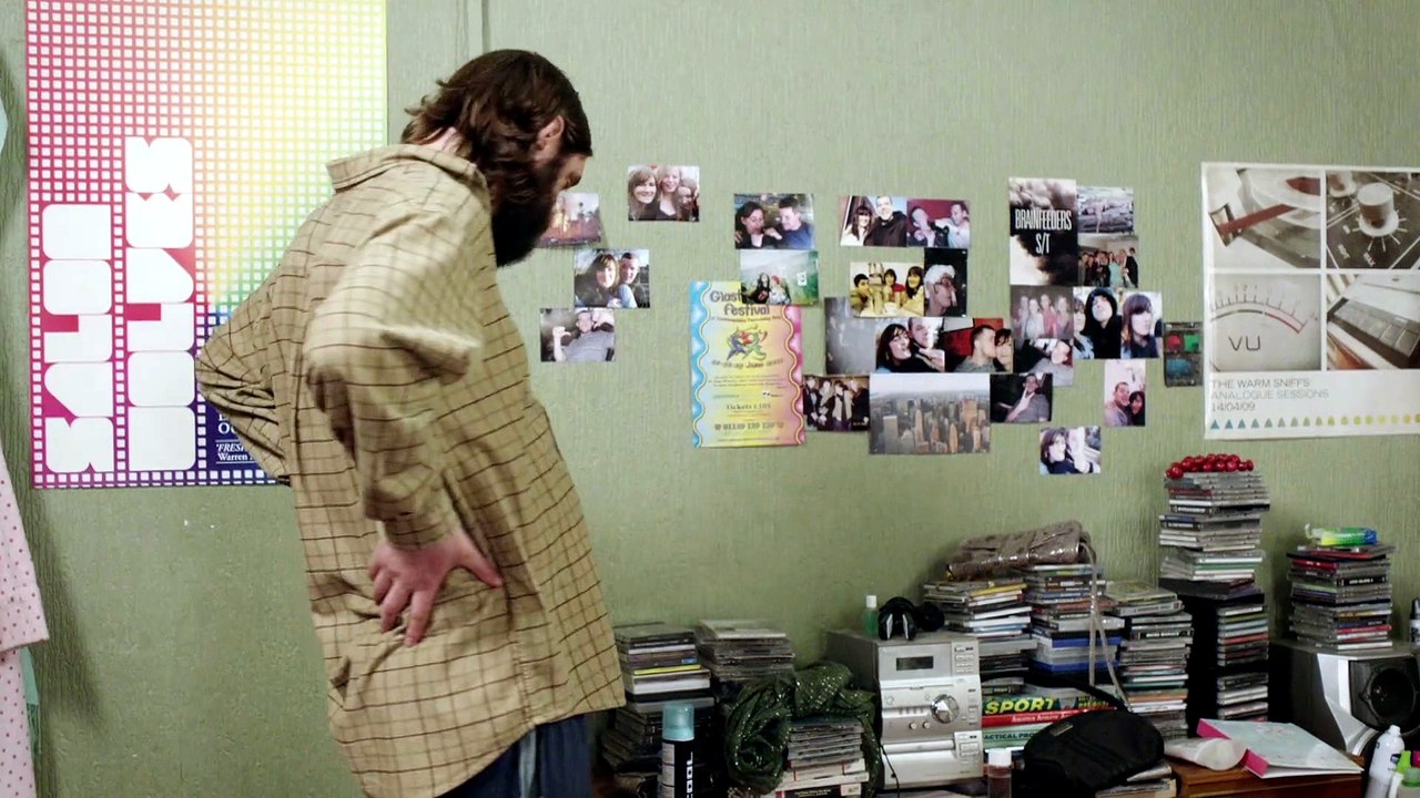 Him and Her S02E06 The Cinema