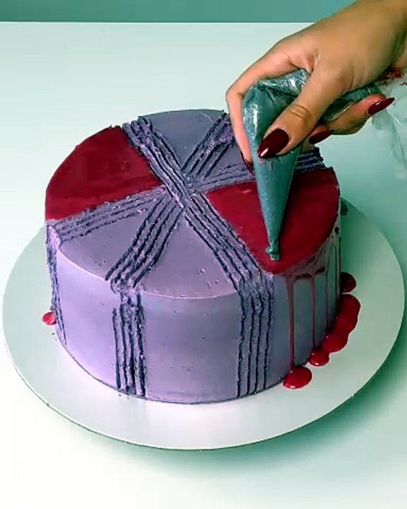 Celebrate sweetly with an edible garden cake🍰