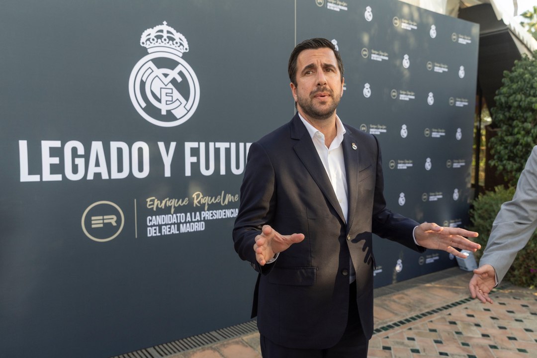 El detalle de Enrique Riquelme con los medios de comunicación... ¡Granizado para todos!