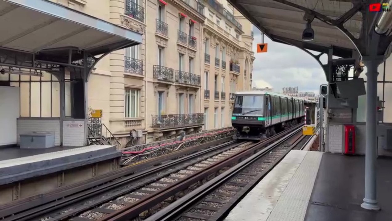 Paris  | Métro aérien, Seine et Bateaux | Par...