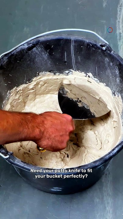 Watch the magic of a putty knife in action! 🏡