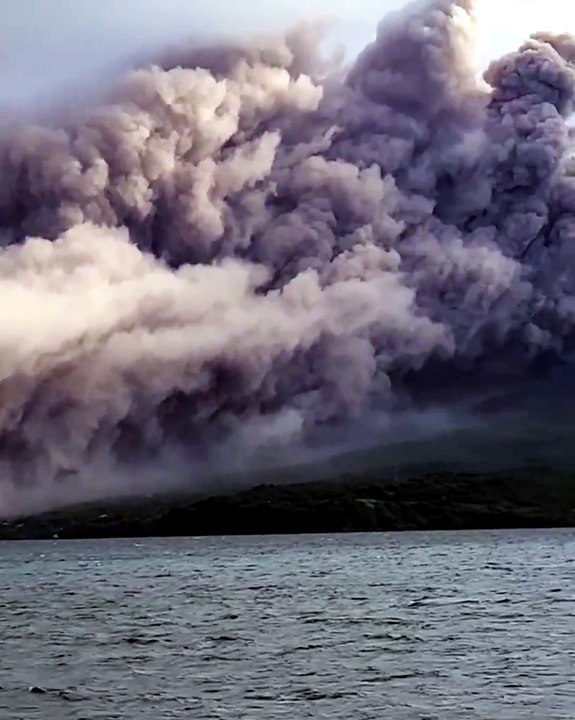 Volcan Sakurajima en éruption : un panache de cendres géant s'élève au Japon | Kagoshima affectée