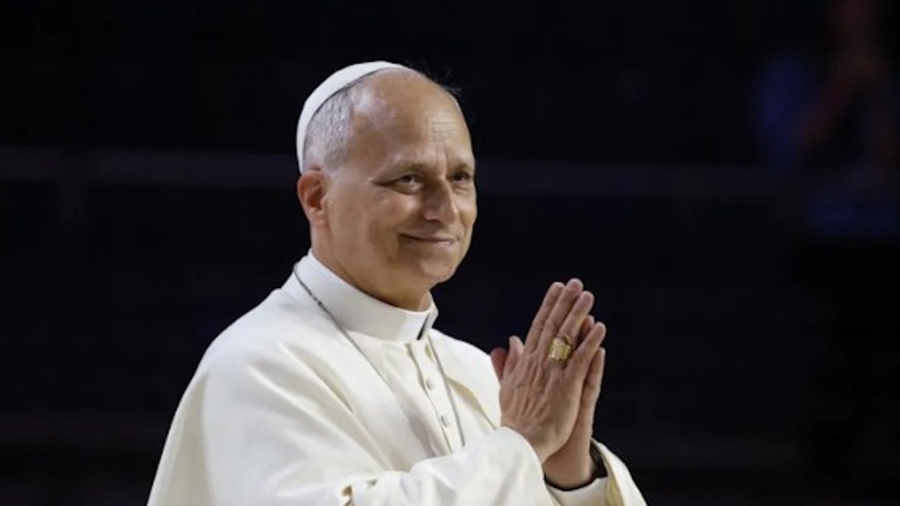 El Papa apela al "arte de tejer redes" y "construir juntos algo genuinamente humano"