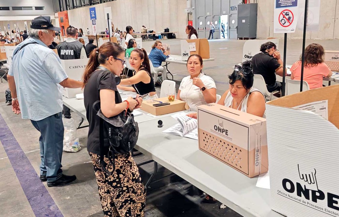 Más de 200.000 peruanos votan en España en las elecciones generales de Perú