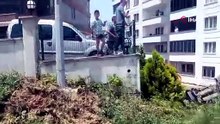 Su tankeri site bahçesine devrildi