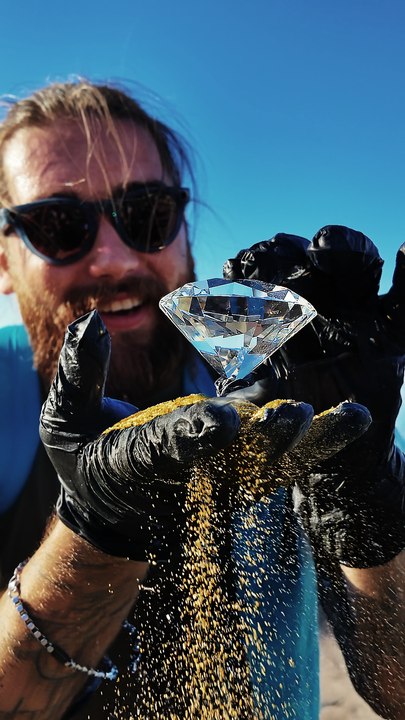 Beach Treasure Hunt with a Sand-Sifting Gadget! 🏖️💰 You Won’t Believe What We Found!