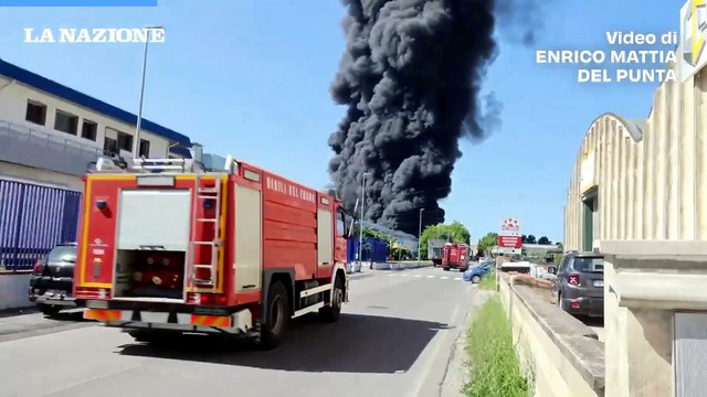 Maxi-incendio alla Delca di Lugnano (Pisa)