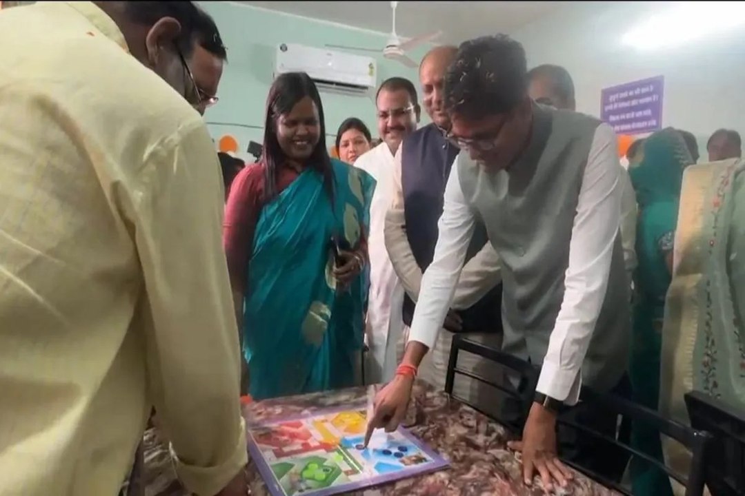 वित्तमंत्री ओपी चौधरी, विधायक और महापौर ने अंबिकापुर में लूडो का लिया मजा