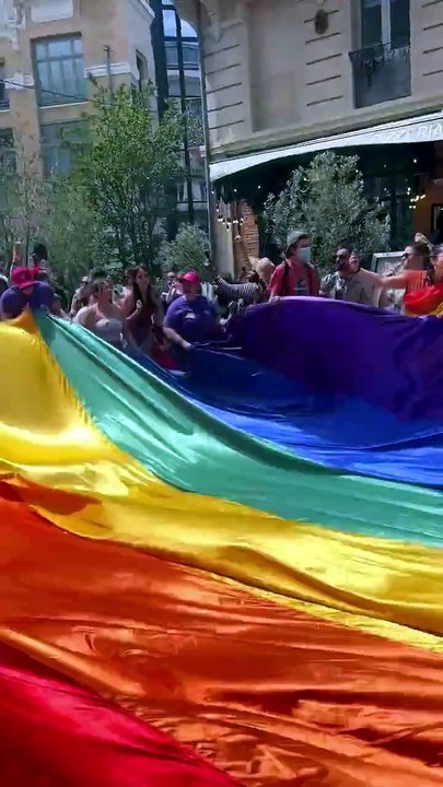 Images de la gay pride de Toulouse le 6 juin 2026