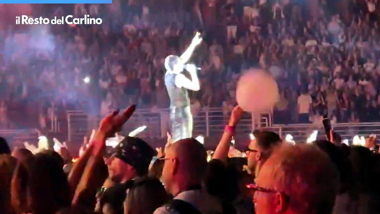 Achille Lauro incanta Rimini: il video