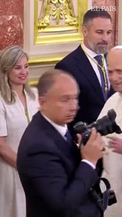 Sumar le entrega una carta del sindicato de inquilinas al Papa