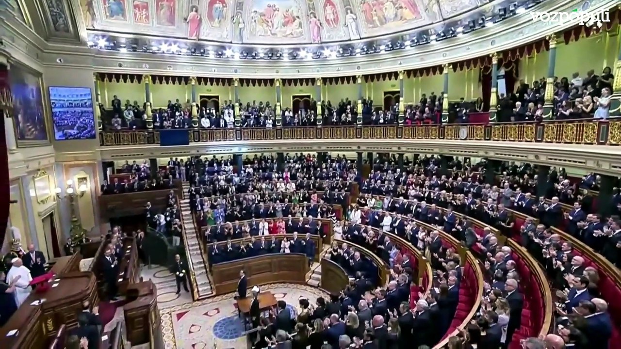 Histórica e interminable ovación para despedir al Papa en el Congreso