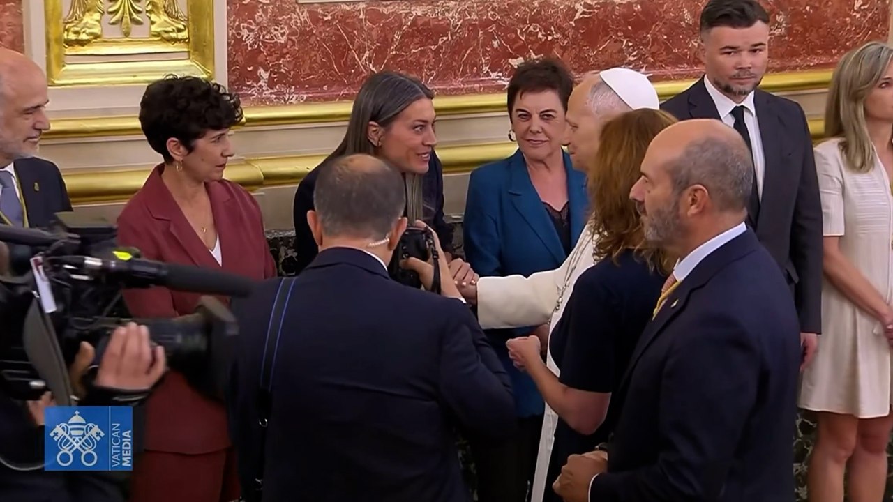 Miriam Nogueras se dirige al papa para pedirle que hable catalán en Cataluña