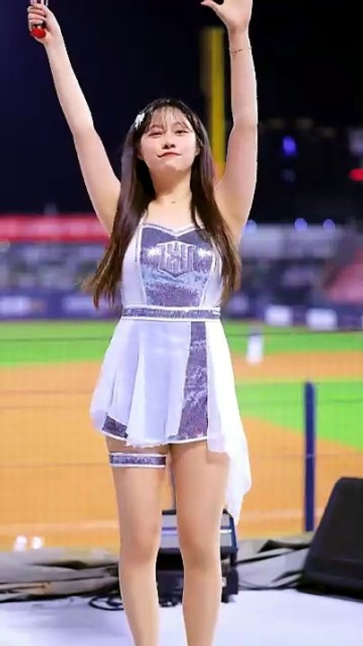 KT Wiz Youngest Star Lee Seo-yoon Cheerleading Fancam + Cheerleader EP 52
