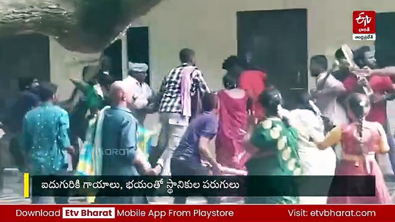పెనుగంచిప్రోలులో రెచ్చిపోయిన స్థానికులు - దైవదర్శనానకి వచ్చిన భక్తులపై కత్తులతో దాడి