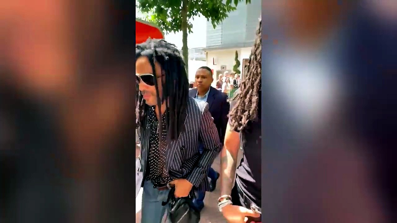 Ghali alla finale Roland Garros, il saluto con Lenny Kravitz conquista i social