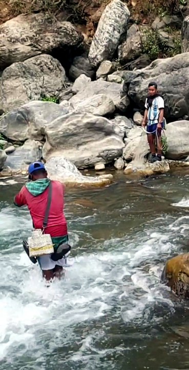cast net fishing in Nepal |