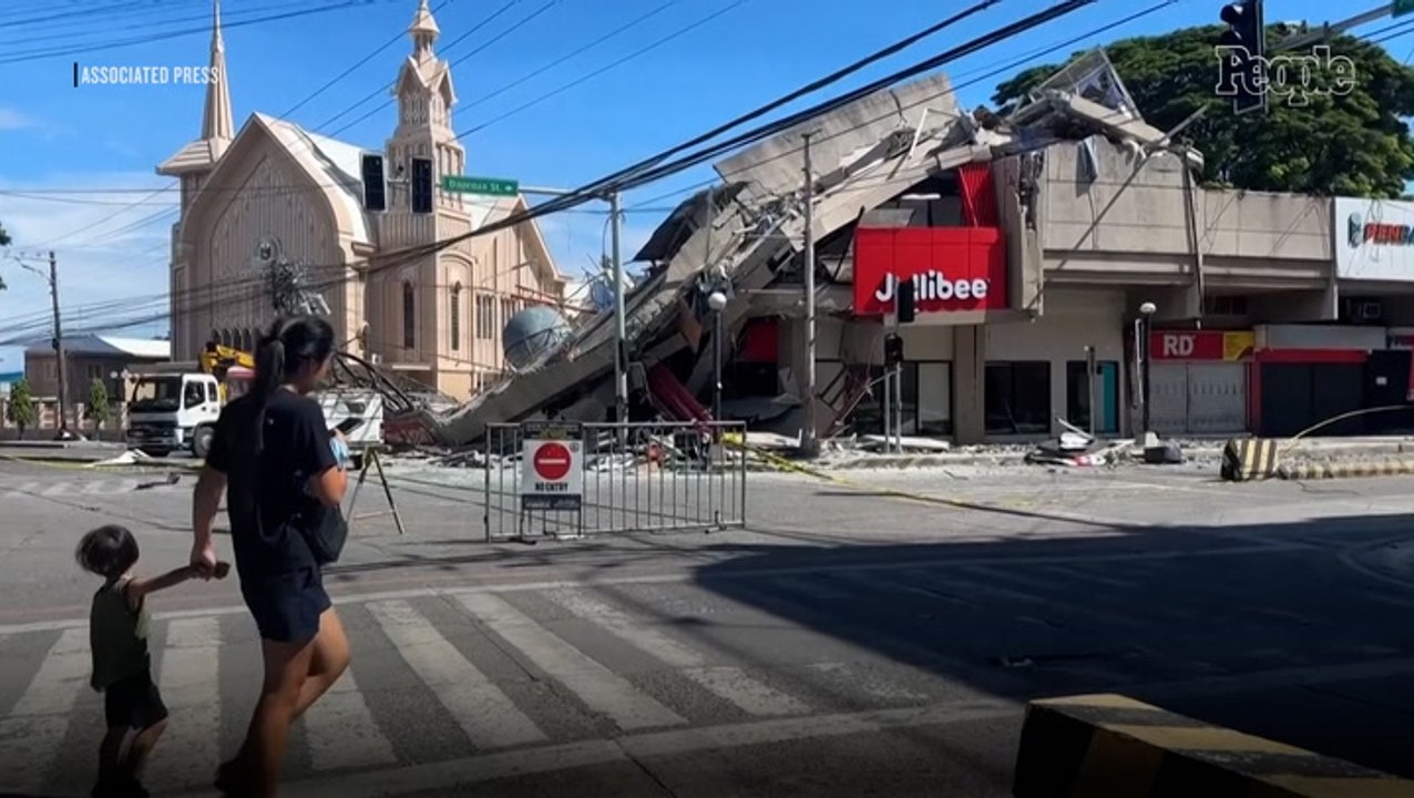 7.8-Magnitude Earthquake Leaves at Least 19 Dead After Buildings Collapse and Tsunami Warnings Are Issued