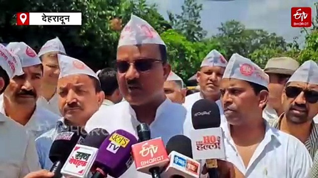 TET की बाध्यता खत्म करने की मांग, शिक्षकों ने किया सचिवालय कूच, पुलिस से हुई नोकझोंक