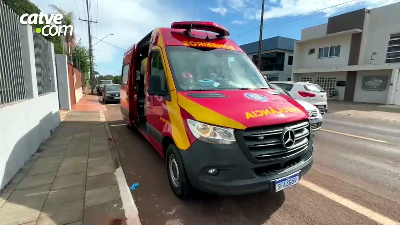 Mulher é atingida na cabeça por machado enquanto cortava lenha em Cascavel