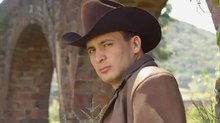 Valentín Elizalde: Mamá del "Gallo de Oro" llora al verlo en concierto