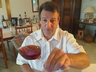 Initiation à la dégustation d'un vin.Examen visuel.