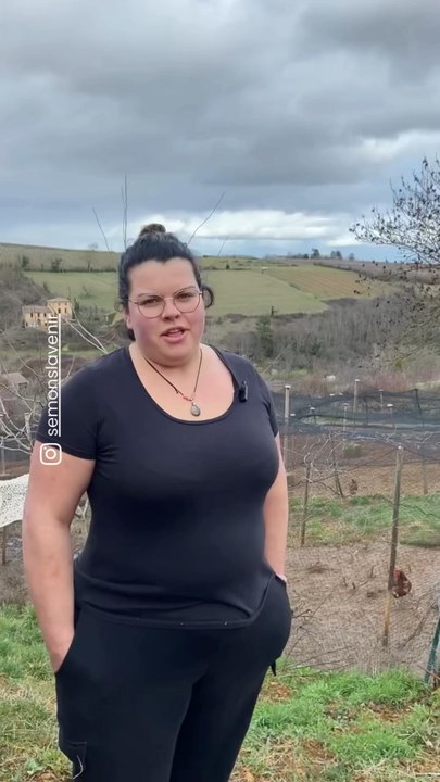 @semonslavenir nous présente la partie extérieure du parcours de ses poules ! 🐔