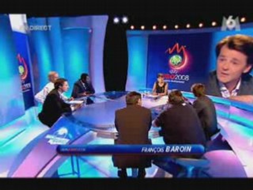 Domenech vu par Estelle Denis et son équipe