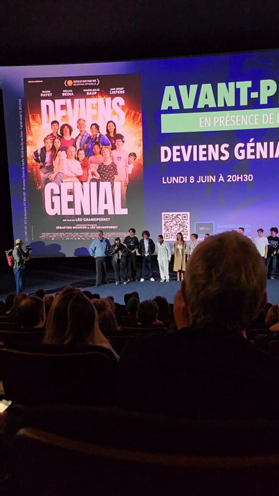 Melha Bedia lors de l'avant-première de "Deviens Génial"